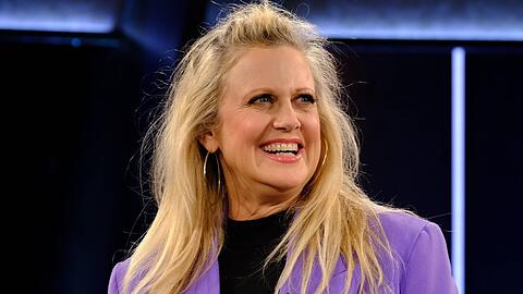 Barbara Schöneberger holt sich für den ESC prominente Unterstützung.