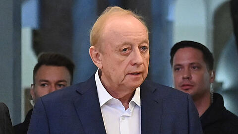 Alfons Schuhbeck hat die hälfte seiner Gefängnisstrafe abgesessen. Doch ihm droht ein neuer Prozess.