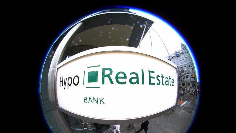Die Skandalbank Hypo Real Estate. Die Skandalbank Hypo Real Estate.