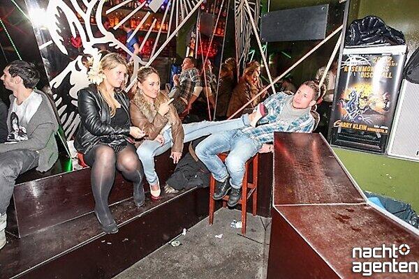 So heiß war der Fasching 2012 in den Münchner Clubs. Die Partybilder...