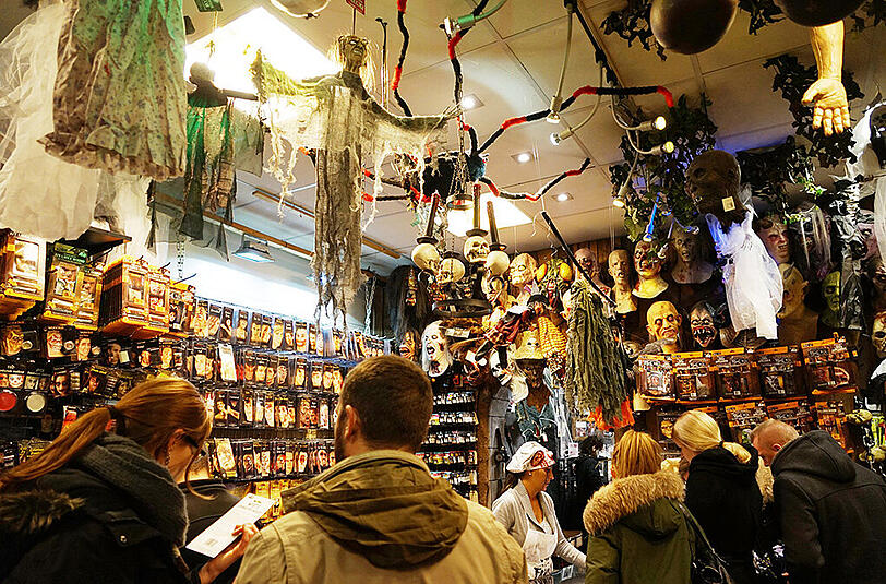 Der Halloween Gore Store bietet alles, was das Herz eines Horror-Fans begehrt.