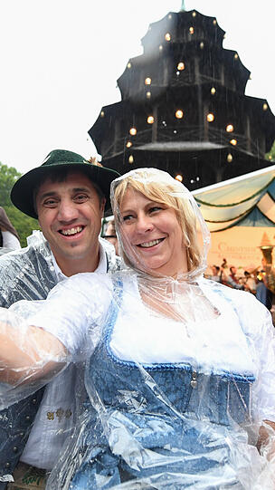 Tausende trotzten am Sonntag dem Regen und kamen zum Kocherlball.