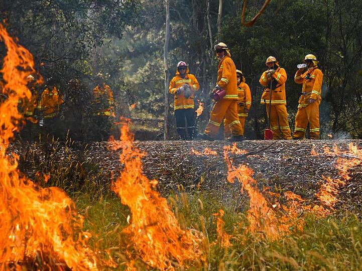 Die Buschfeuer in Australien haben nach Behördenangaben bereits mehrere Millionen Hektar Land verbrannt.
