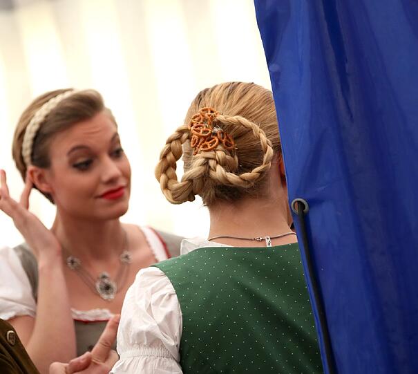 Trachtenmodenschau auf dem 27. Haderner Dorffest. Die Bilder.