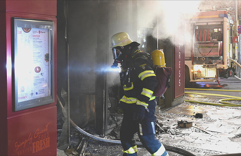 Die Münchner Feuerwehr konnte den Brand in dem Restaurant löschen.
