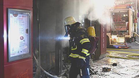 Die Münchner Feuerwehr konnte den Brand in dem Restaurant löschen.