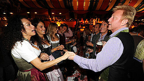 Boris Becker tanzt mit seiner Lilly im Hippodrom Boris Becker tanzt mit seiner Lilly im Hippodrom