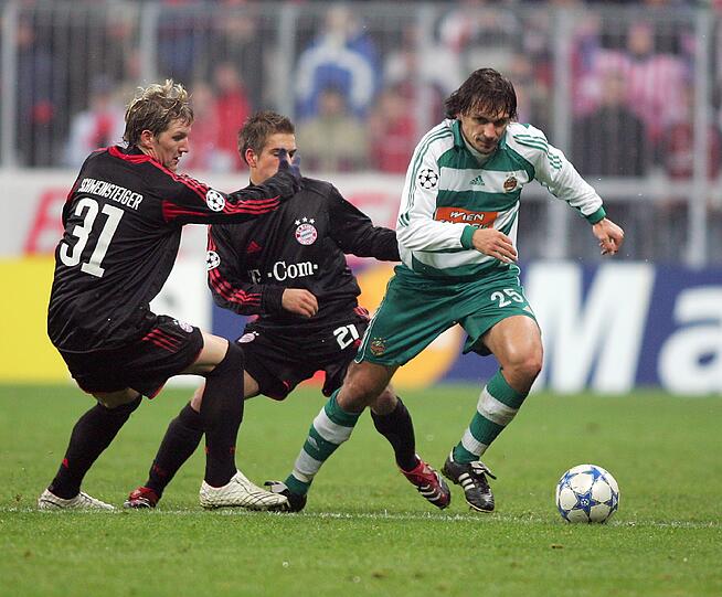 Platz 7 für  Marek Kincl (hier 2005 im Duell mit den Jungspunden Schweinsteiger und Lahm). Nach genau 25,20 Sekunden netzt er für Rapid Wien ein. Das ganze ereignete sich am 2. November 2005 gegen den FC Brügge. Endstand 3:2 für Brügge.