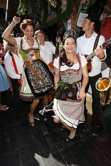 Bilder von der Mercedes-Benz-Damenwiesn mit Uschi Glas, Elisabeth Lanz und Lola Paltinger