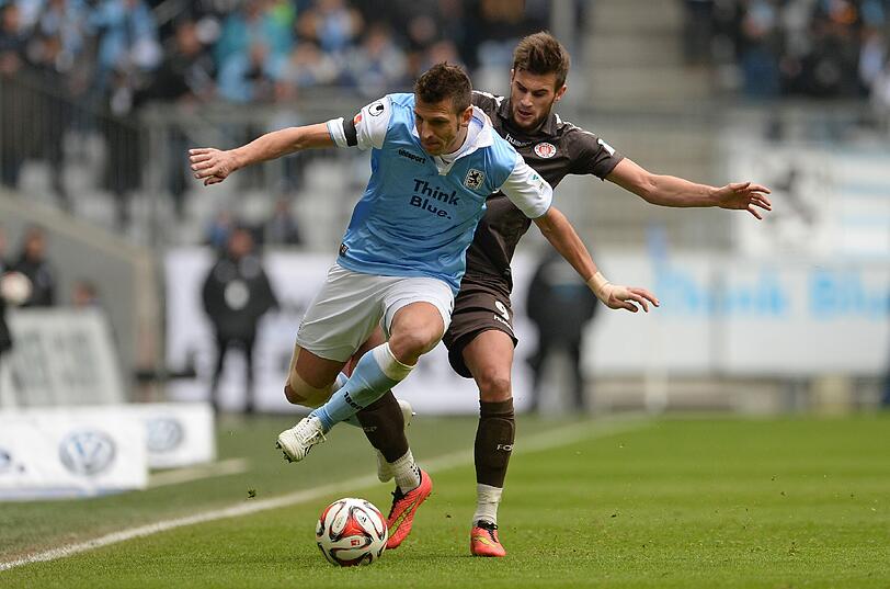 Guillermo Vallori &ndash; Note 3 - Wie schon in Darmstadt mit dem langen Ball auf Bandowski vor dem 1:0. Kopfballstark wie eh und je, einzig beim 2:1 mit dem Fehler in der Luft. Am Boden kompromisslos.