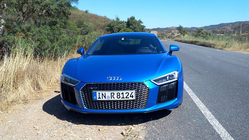Der neue Audi R8 wirkt noch ein bisschen knackiger und sportlicher als die erste Version. Er kann Komfort und Sport - und alles dazwischen.