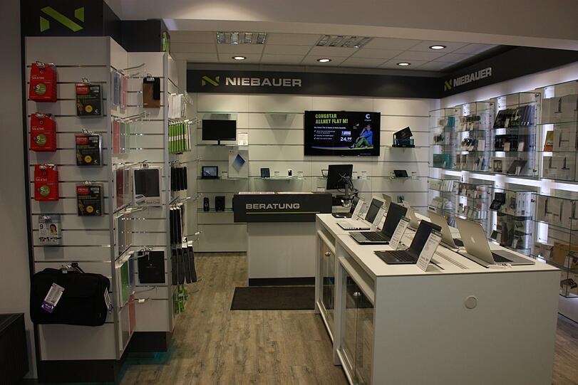 Neben den acht Geschäften in ganz  München &ndash; neben dem Niebauer Fachhandel gibt es mehrere O2-, BASE- und Vodafone-Shops &ndash; steht auch ein Onlineshop zur Verfügung.