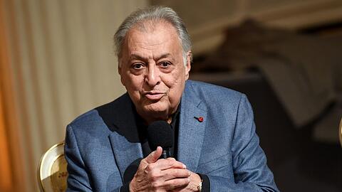 Zubin Mehta, Dirigent, spricht auf einer Pressekonferenz über das Stück "Der Rosenkavalier" an der Staatsoper.