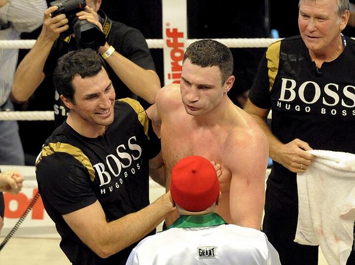 So wollen Wladimir (li.) und Vitali Klitschko am Samstag wieder jubeln.