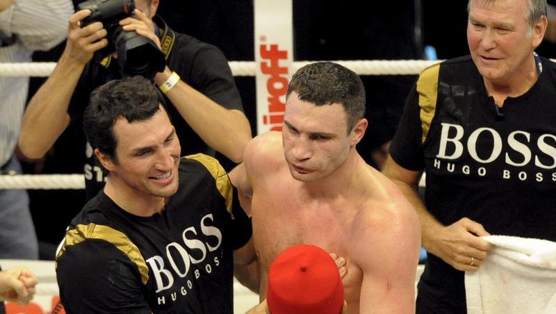 So wollen Wladimir (li.) und Vitali Klitschko am Samstag wieder jubeln. So wollen Wladimir (li.) und Vitali Klitschko am Samstag wieder jubeln.