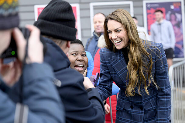 Nach ihrem Ballettbesuch ging es f&uuml;r Prinzessin Kate nach Schottland. Viele Fans erwarteten die 44-J&auml;hrige sehns&uuml;chtig.