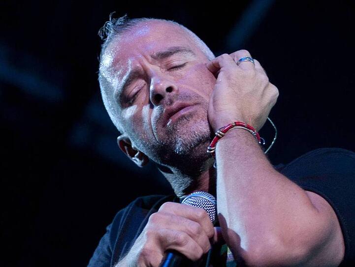Eros Ramazotti ist jetzt weider ein verheirateter Mann