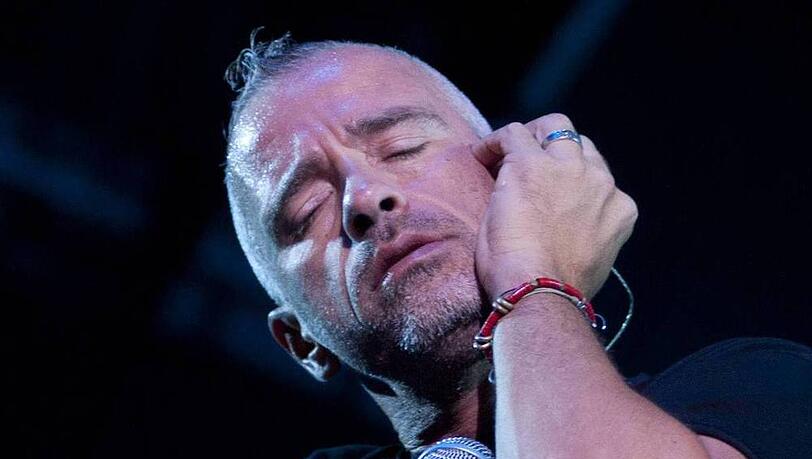 Eros Ramazotti ist jetzt weider ein verheirateter Mann Eros Ramazotti ist jetzt weider ein verheirateter Mann