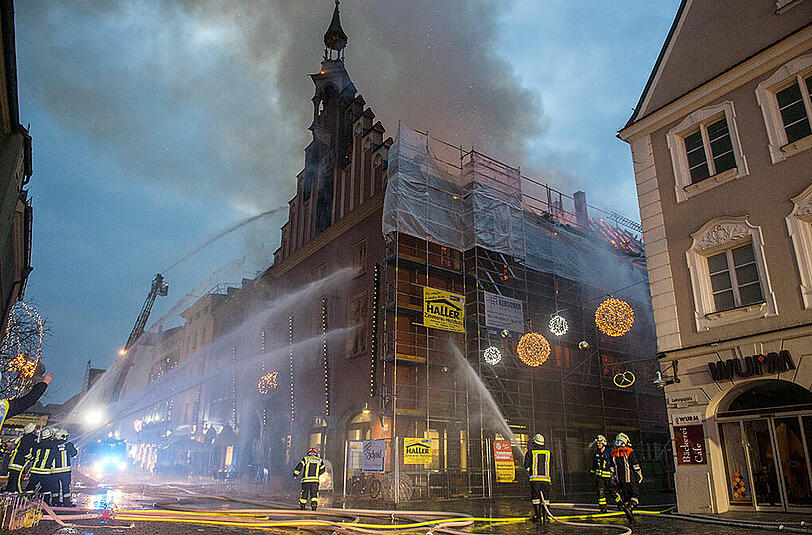 Feuer in Straubing: Die Bilder vom Rathaus-Brand.