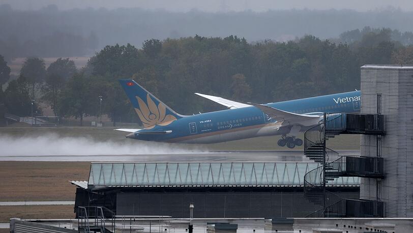 Die Bundesstelle für Flugunfalluntersuchung nennt Details zum Beinahe-Unfall mit einer Maschine von Vietnam Airlines in München. (Archivbild) Die Bundesstelle für Flugunfalluntersuchung nennt Details zum Beinahe-Unfall mit einer Maschine von Vietnam Airlines in München. (Archivbild)