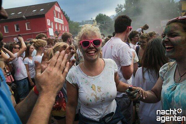 Am Samstag wurde es in den Optimolwerken bunt. Etliche Partygänger kamen zum "Farbgefühle"-Festival.