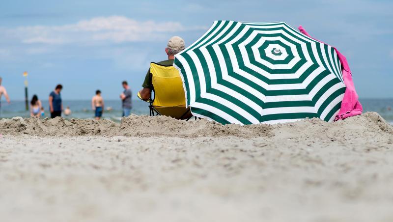 Der Strand könnte voller sein: Laut einer Studie geht jeder Zweite in Sachen Urlaubsgeld leer aus. Der Strand könnte voller sein: Laut einer Studie geht jeder Zweite in Sachen Urlaubsgeld leer aus.