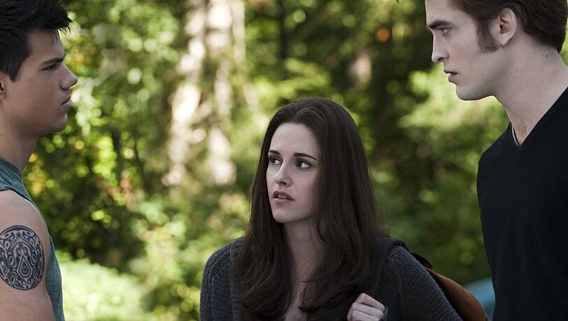 Robert Pattinson und Kristen Stewart verkörperten den Vampir Edward und die Highschool-Schülerin Bella in den Verfilmungen der "Twilight"-Bücher.
