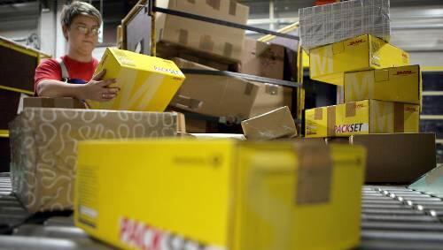 Hochbetrieb: Vor Weihnachten geht’s in den Paketzentren rund. Hochbetrieb: Vor Weihnachten geht’s in den Paketzentren rund.
