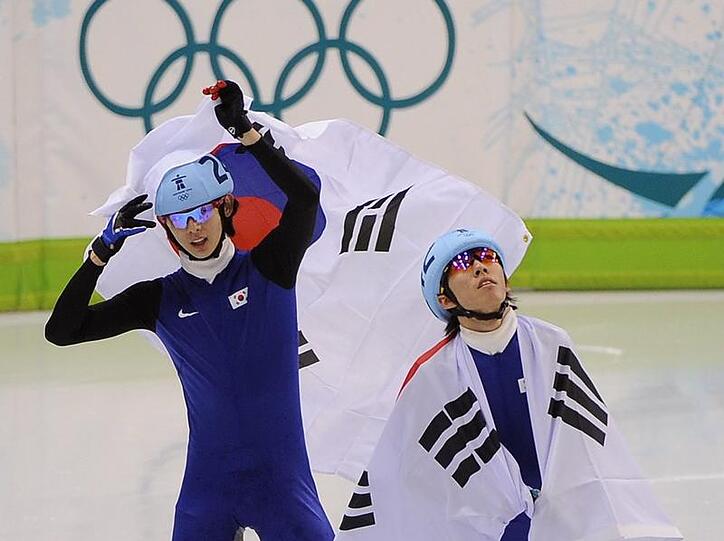 Lee Jung-Su und Lee Ho-Suk freuen sich über den südkoreanischen Doppelsieg.