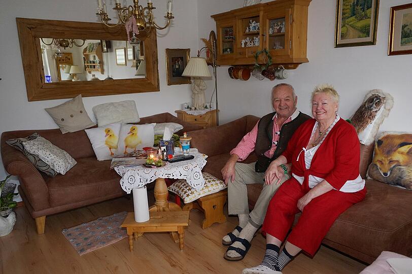 Wieder vereint: Ingrid K. (73) ist überglücklich, dass ihr Ehemann Walter (79) wieder wohlbehalten zuhause ist.