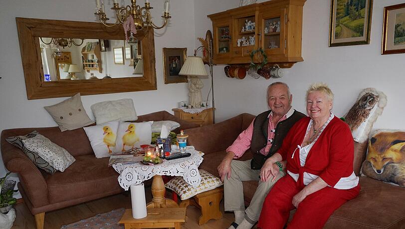 Wieder vereint: Ingrid K. (73) ist überglücklich, dass ihr Ehemann Walter (79) wieder wohlbehalten zuhause ist. Wieder vereint: Ingrid K. (73) ist überglücklich, dass ihr Ehemann Walter (79) wieder wohlbehalten zuhause ist.