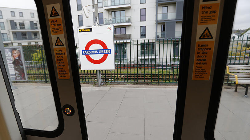 Bei dem Anschlag am Freitag war eine selbstgebaute Bombe in einer voll besetzten U-Bahn nahe der Haltestelle Parsons Green explodiert.