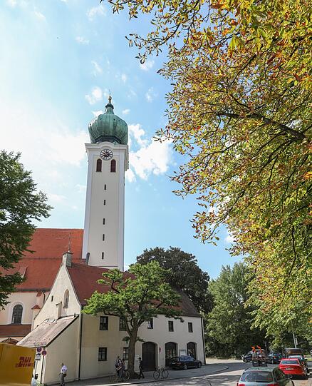 Ein Turm, den man kennt: Maria Ramersdorf.