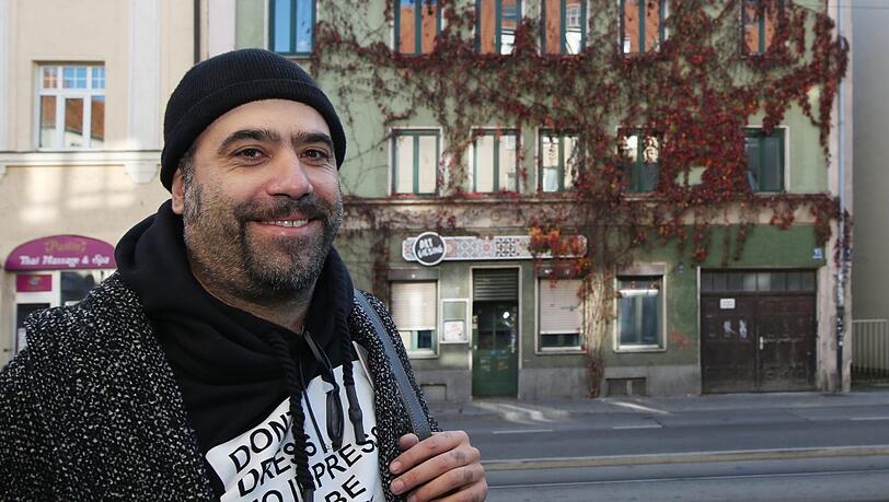 Thomas Schwendemann vorm "Alt Giesing", dem "Schmucklos" im Film. Thomas Schwendemann vorm "Alt Giesing", dem "Schmucklos" im Film.