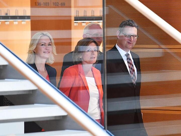Einen hektischen Führungswechsel will die SPD vermeiden. Doch wie es insgesamt weitergehen soll, bleibt völlig offen.