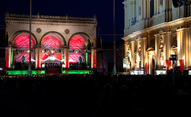 "Klassik am Odeonsplatz" im größten Konzertsaal Münchens vor 8000 Zuschauern.