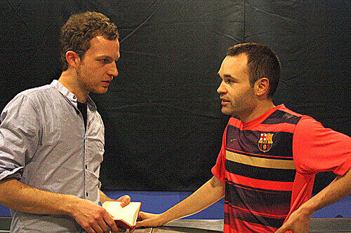 Barcelona-Star Andres Iniesta im Interview mit AZ-Reporter Reinhard Keck.