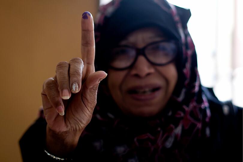 n Ägypten war die Wahlbeteiligung in der Mubarak-Ära immer sehr
niedrig gewesen. Bei der letzten Parlamentswahl 2010 hatte sie
offiziell bei 35 Prozent gelegen. Beobachter hatten jedoch damals
vermutet, dass diese Zahl geschönt war.