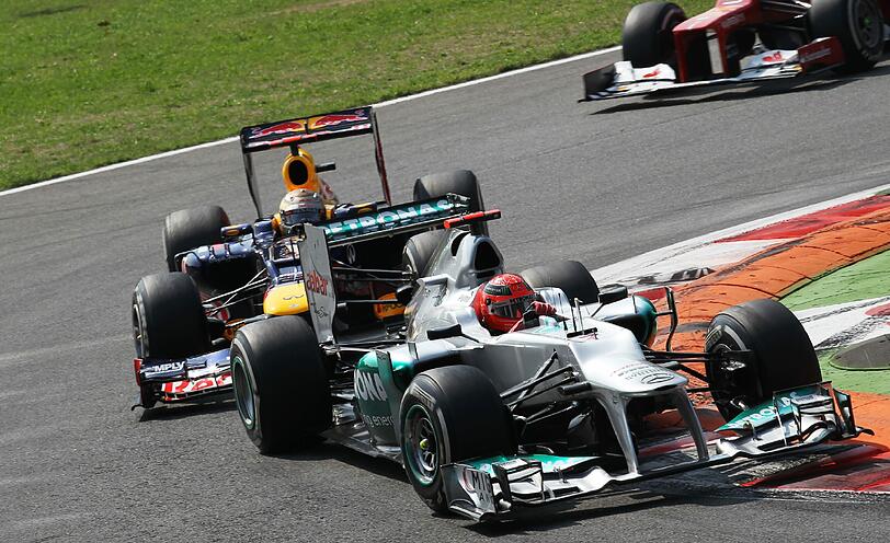 Schon von einer überharten Durchfahrtstrafe zurückgeworfen, musste der Doppel-Weltmeister seinen Red Bull am Sonntag in Monza fünf Runden vor Schluss abstellen.