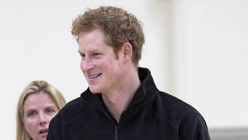 Prinz Harry besucht ein Training für die "Invictus Games" Prinz Harry besucht ein Training für die "Invictus Games"