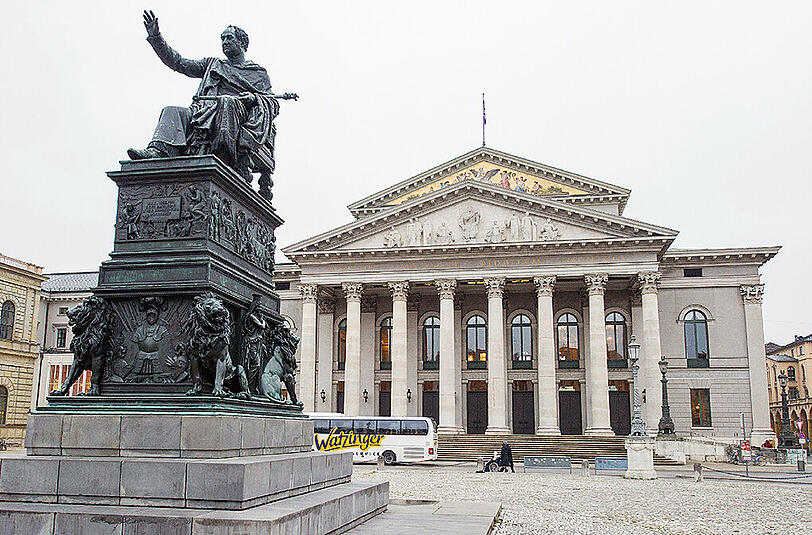 Zwei frühere Mitarbeiter der Staatsoper in München sollen mit Drogen gehandelt haben.
