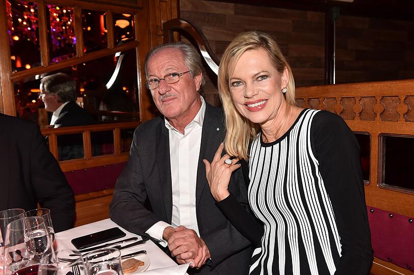 Seit 2001 ist Nina Ruge mit dem deutschen Wirtschaftsmanager Wolfgang Reitzle liiert. Seit 2001 ist Nina Ruge mit dem deutschen Wirtschaftsmanager Wolfgang Reitzle liiert.