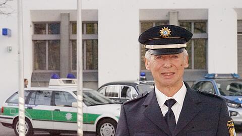 Zum 48-jährigen Dienstjubiläum gibt's die Pension. Polizeihauptkommissar Reinhard Brill hört auf.