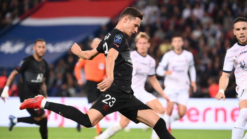 Julian Draxler (M.) steht in der Startelf von Paris Saint-Germain.