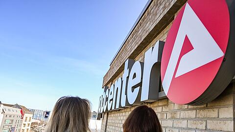 Das Arbeitskr&auml;fteangebot in Deutschland wird bis 2045 nur leicht sinken, sagt eine neue Hochrechnung von Experten. (Symbolbild)