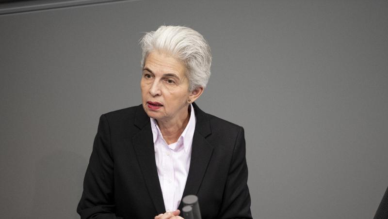 "Freiwillig zur Bundeswehr gehen können junge Menschen schon heute", sagt Marie-Agnes Strack-Zimmermann. "Freiwillig zur Bundeswehr gehen können junge Menschen schon heute", sagt Marie-Agnes Strack-Zimmermann.