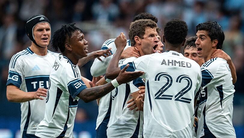Der Jubel war umsonst: Der Treffer von Thomas Müller zum 2:0 wurde nicht anerkannt.