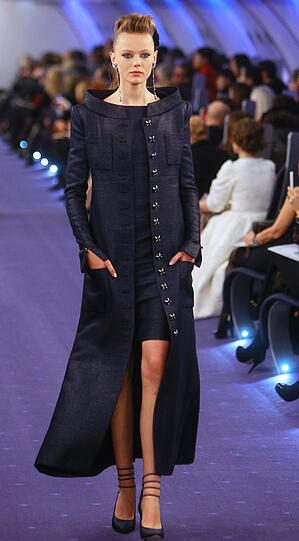 Lagerfeld präsentiert die hohe Schneiderkunst: Haute Couture in Paris. Die Bilder