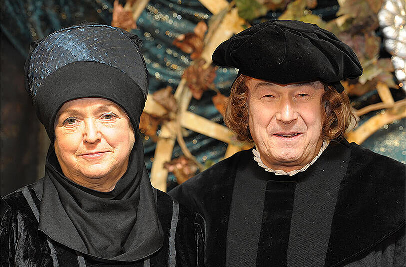 2010: Der ehemalige Ministerpräsident Günther Beckstein mit seiner Frau als Martin Luther.