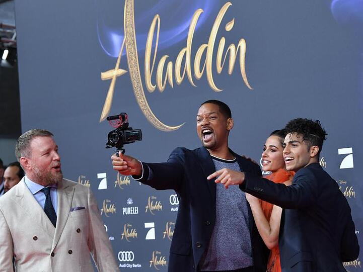 Will Smith stellt mit Guy Ritchie, Naomi Scott und Mena Massoud den Film "Aladdin" in Berlin vor.